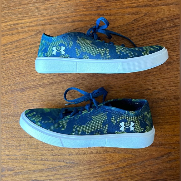 UNDER ARMOUR Kick It 2 Low Sneaker Sz 7.  NEW! - Picture 2 of 8